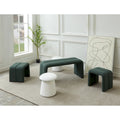 Bancs et poufs modernes rembourrés — Comprend quatre bancs