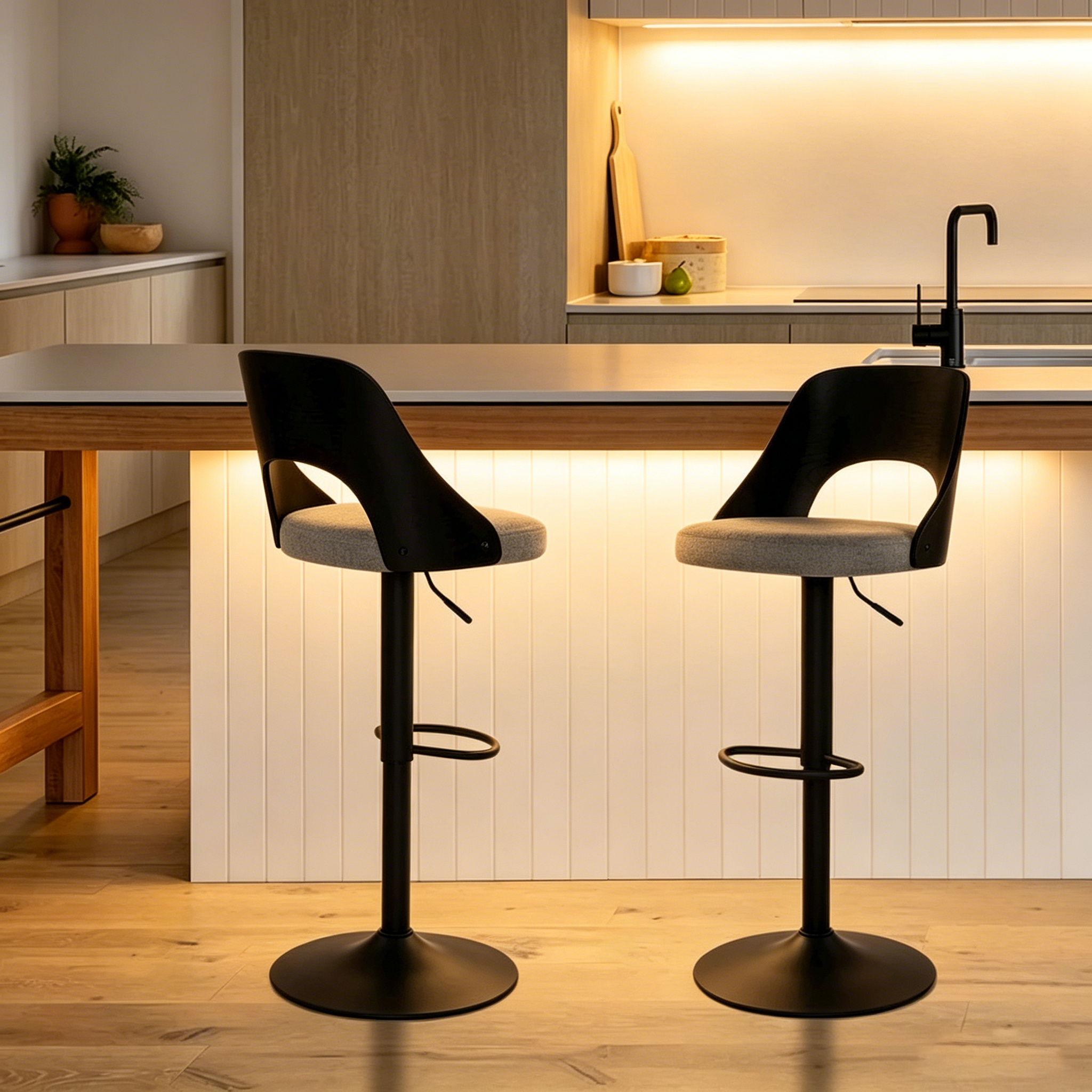 Tabourets de bar pivotants réglables (lot de 2) avec assise en tissu rembourré et dossier en bois courbé